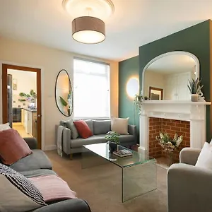 Stylish 4 Bed In W/parking , Nottingham United Kingdom