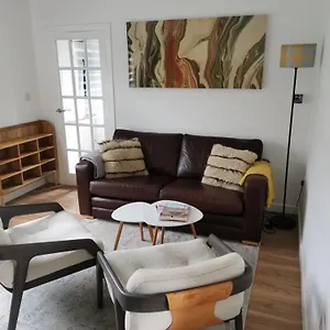 Contemporary 3 Bedroom House With Garden And Private Parking , Nottingham United Kingdom